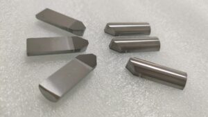 pcd notching tools for tungsten carbide rolls machining