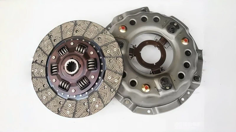 coil spring clutch cover structure for clamping